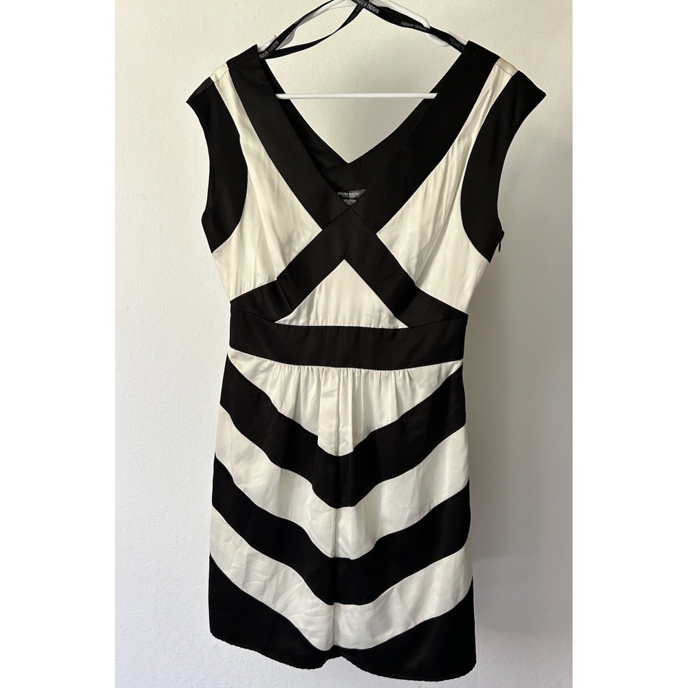 Bisou Bisou Sleeveless Dress 8 Blk Wht Satin Colorblock V-Neck/Back Knee Length